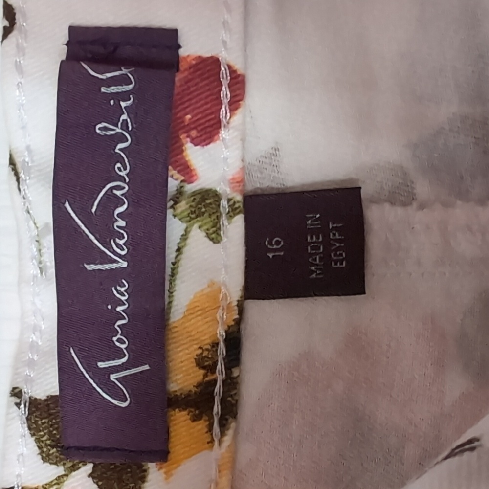Gloria Vanderbilt White Floral High Rise Amanda Shorts. Size 16. NWT - Picture 8 of 15